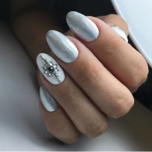 Серебряный маникюр